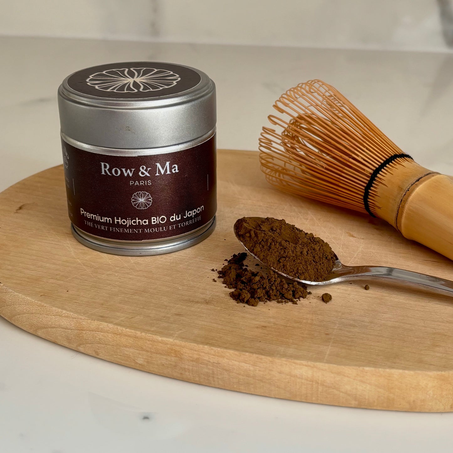 Poudre de Hojicha du Japon avec fouet Row & Ma Paris